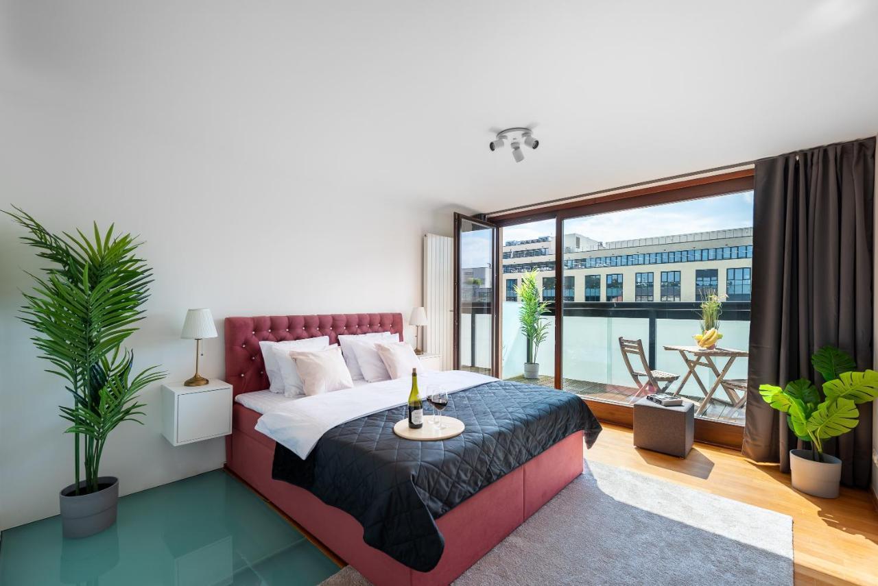 With 4 Bedrooms Apartmán Praha